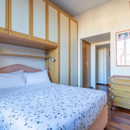 New Trastevere Home: Big, Elegant, Comfy Apartment