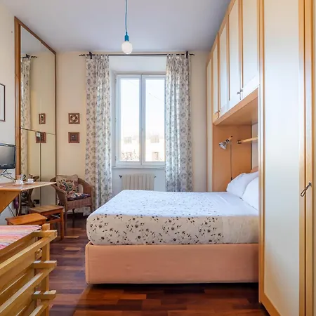 New Trastevere Home: Big, Elegant, Comfy *