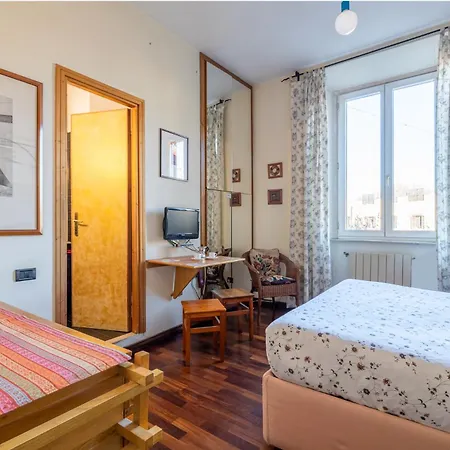 New Trastevere Home: Big, Elegant, Comfy Apartment