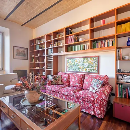 New Trastevere Home: Big, Elegant, Comfy Apartamento Roma