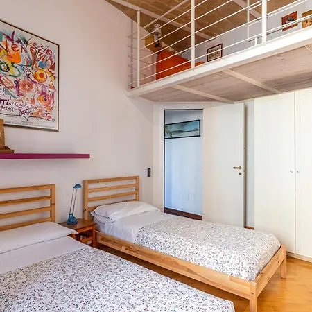 New Trastevere Home: Big, Elegant, Comfy Apartamento Roma