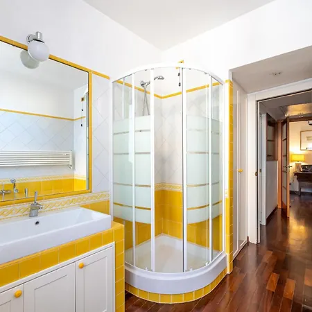 New Trastevere Home: Big, Elegant, Comfy